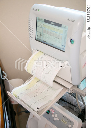 産婦人科 分娩監視装置モニターの素材画像 産婦人科 分娩監視装置モニターの素材画像 83836704