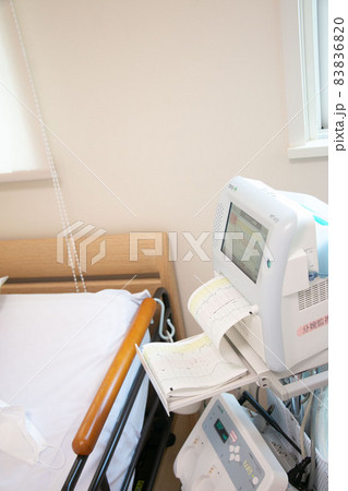 産婦人科 分娩監視装置モニターの素材画像 産婦人科 分娩監視装置モニターの素材画像 83836820