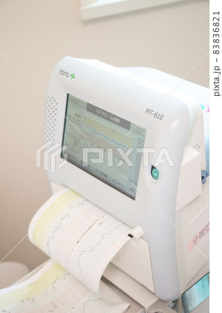 産婦人科 分娩監視装置モニターの素材画像 産婦人科 分娩監視装置モニターの素材画像 83836821