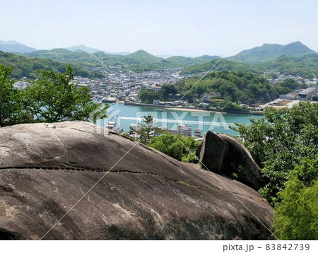 千光寺公園の鼓岩から見える運河の風景 (広島県尾道市) 千光寺公園の鼓岩から見える運河の風景 (広島県尾道市) 83842739
