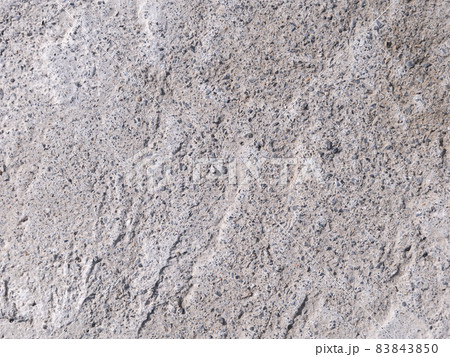 コンクリートの古びた補修跡 コンクリートの古びた補修跡 83843850