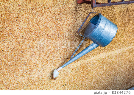 【イメージ素材】レトロなじょうろ 83844276