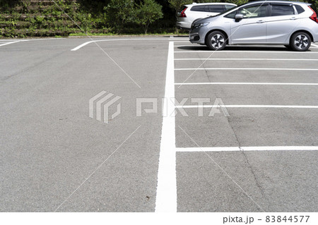 屋外の駐車場スペース 屋外の駐車場スペース 83844577