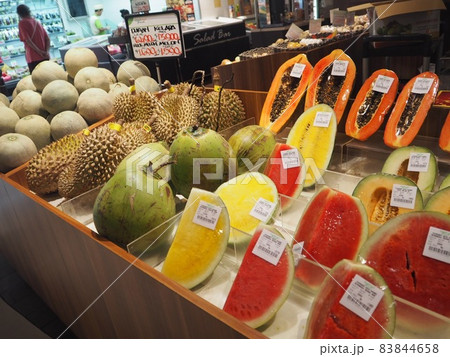 フルーツの市場 83844658