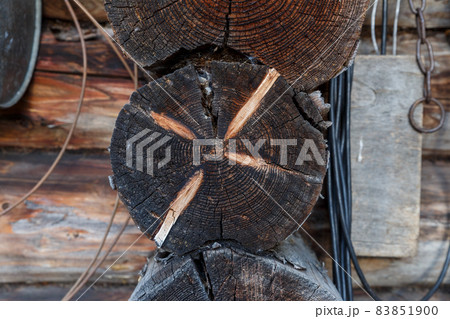 Wooden wall of logs 83851900