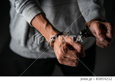 手錠・逮捕・男 83854212
