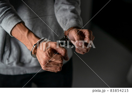 手錠・逮捕・男 83854215
