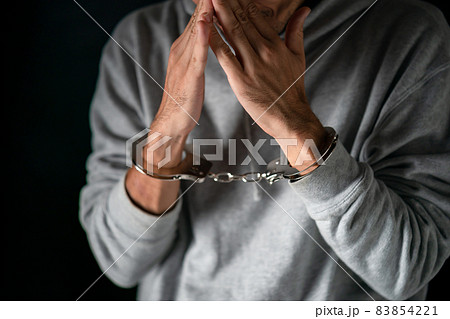 手錠・逮捕・男 83854221