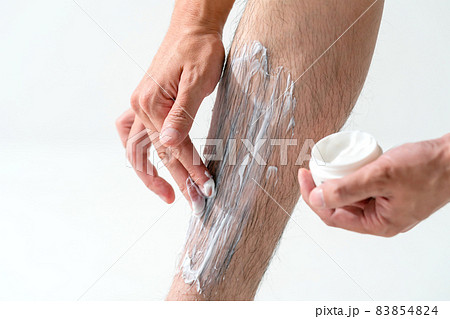すね毛・若い男性・除毛クリーム 83854824