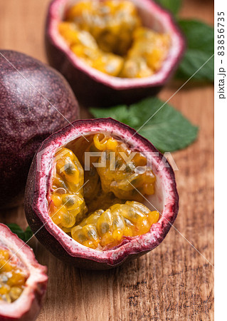 パッションフルーツ クダモノトケイソウ 果物時計草 83856735