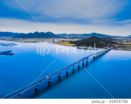 昼間の藤尾山の上空から見た周防大橋 83856798