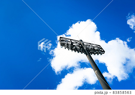 野球場と青空と照明 83858563