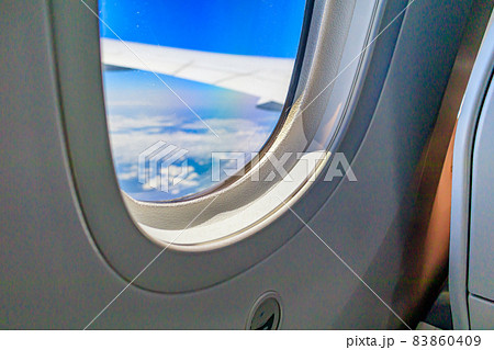 【イメージ素材】機窓からの風景（B787） 83860409