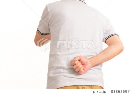 シニア男性腰痛で辛い 83862697