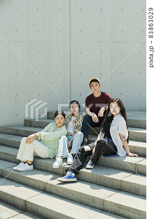 多国籍ダンスチーム 83863029