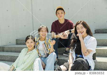 多国籍ダンスチーム 83863032