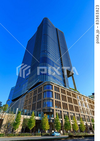 東京　千代田区の都市風景　秋の東京ミッドタウン日比谷 83863823