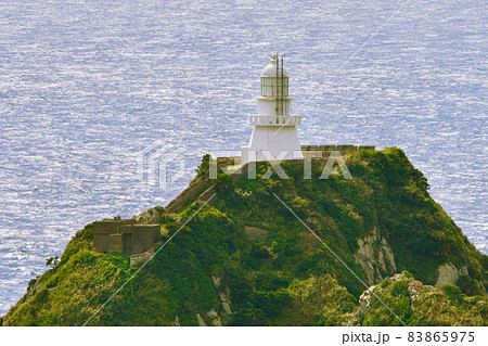 佐多岬灯台 (日本本土最南端先の小島の灯台) 83865975