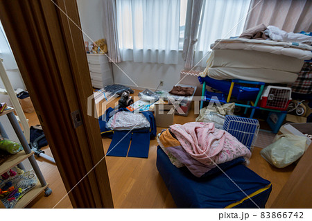 断捨離　衣替え 83866742