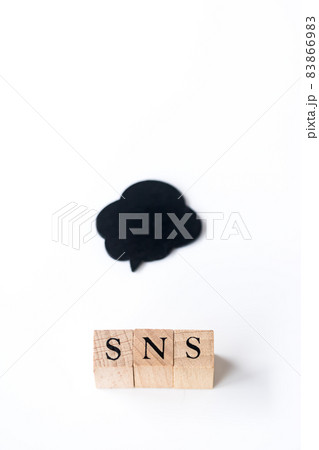 SNSと黒い吹き出し 83866983