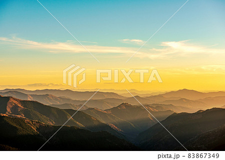 龍神岳から望む果無山脈の夕暮れ 龍神岳から望む果無山脈の夕暮れ 83867349