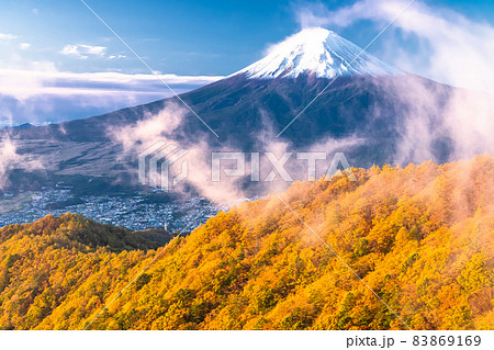 《山梨県》秋の富士山・三ツ峠山・紅葉の稜線 83869169
