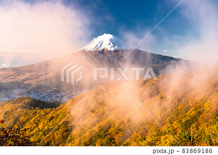 《山梨県》秋の富士山・三ツ峠山・紅葉の稜線 83869186