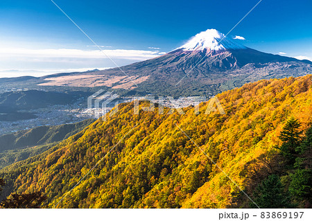 《山梨県》秋の富士山・三ツ峠山・紅葉の稜線 83869197