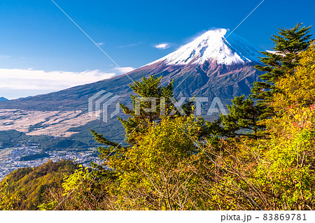 《山梨県》秋の富士山・紅葉の三ツ峠山 83869781