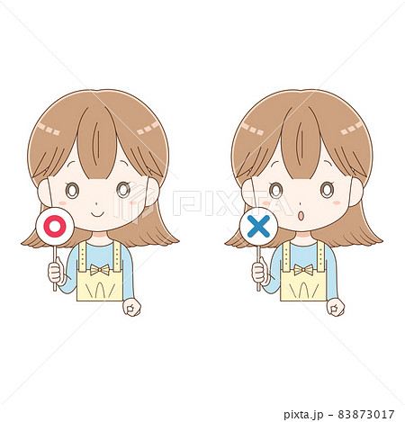 マルバツプレートを持つ女の子 83873017