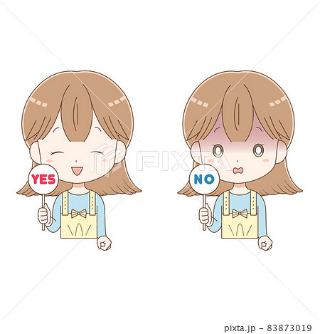 YES・NOプレートを持つ女の子 83873019