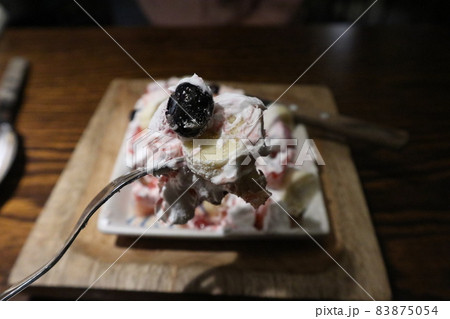 デザート 甘い ケーキ 83875054
