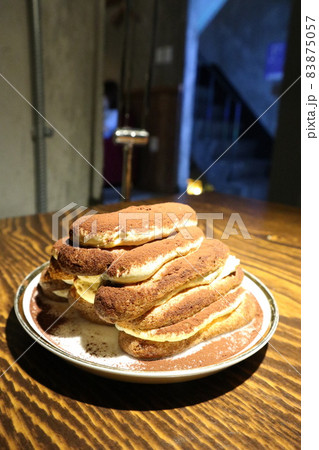デザート 甘い ケーキ 83875057