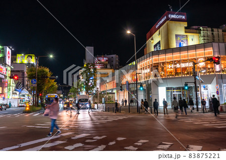 《神奈川県》川崎駅前・夜の繁華街 《神奈川県》川崎駅前・夜の繁華街 83875221