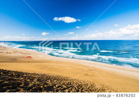 鳥取砂丘とハングライダー 83876202