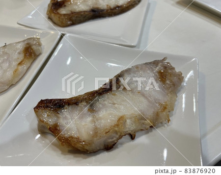 家庭で作る焼き魚 83876920