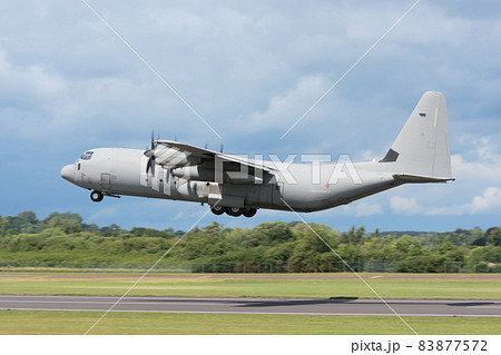 イタリア空軍C-130Jハーキュリーズ離陸 83877572