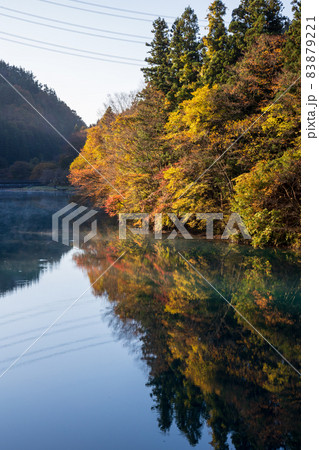 秋の四万湖　群馬県中之条町 83879221