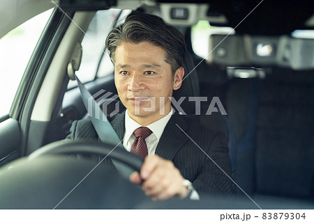 ビジネスマン 車 運転 ビジネスマン 車 運転 83879304