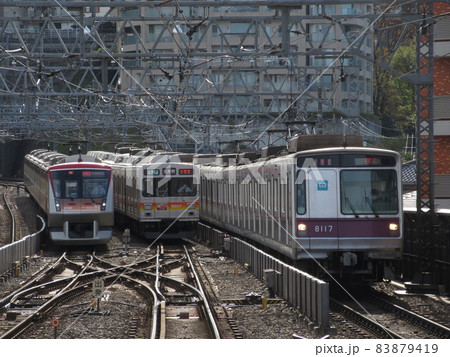溝の口駅で並ぶ東急6000系・東急9000系・東京メトロ8000系 溝の口駅で並ぶ東急6000系・東急9000系・東京メトロ8000系 83879419