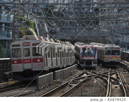 溝の口駅で並ぶ東急8500系・東急6000系・東急9000系 溝の口駅で並ぶ東急8500系・東急6000系・東急9000系 83879420