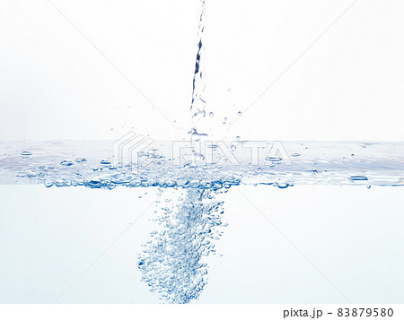 水 注ぐ 水面 バブル 水 注ぐ 水面 バブル 83879580