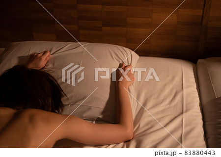 SEX・女性・ベッド・セックス 83880443