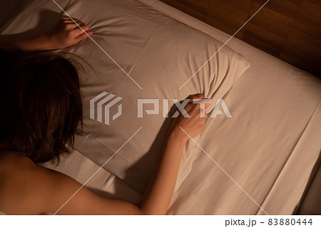 SEX・女性・ベッド・セックス 83880444