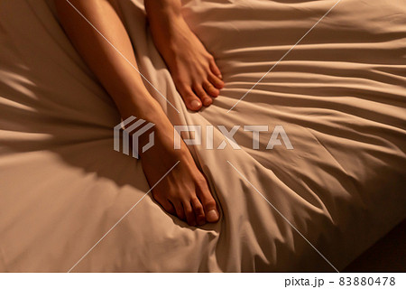SEX・女性・ベッド・セックス 83880478