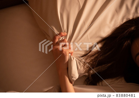 SEX・女性・ベッド・セックス 83880481