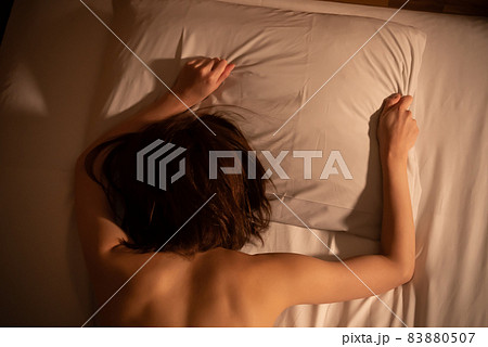 SEX・女性・ベッド・セックス 83880507