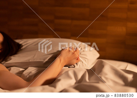 SEX・女性・ベッド・セックス 83880530