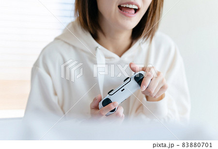 ゲーム・女性 83880701