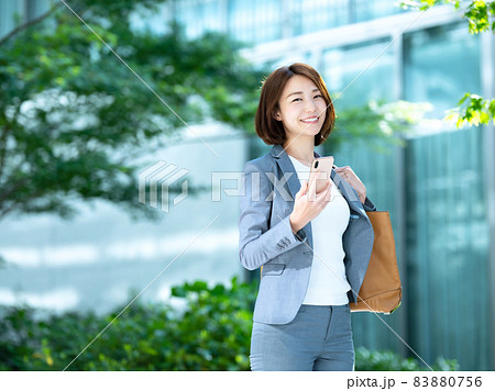 ビジネス・女性 83880756